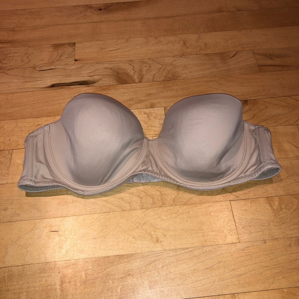 Bali Strapless Padded Bra. Size: 38C.